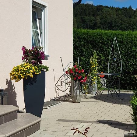 Ferienwohnung Toni Mit Balkon Und Garten Pemfling Exterior foto